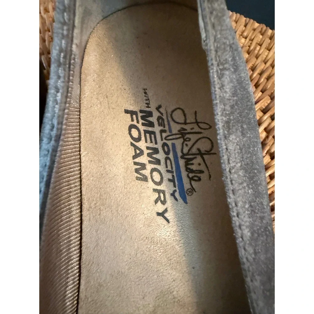 LifeStride Velocity Memory‎ Foamy Grey Faux Suede Pleated Toe shoes  9.5M
